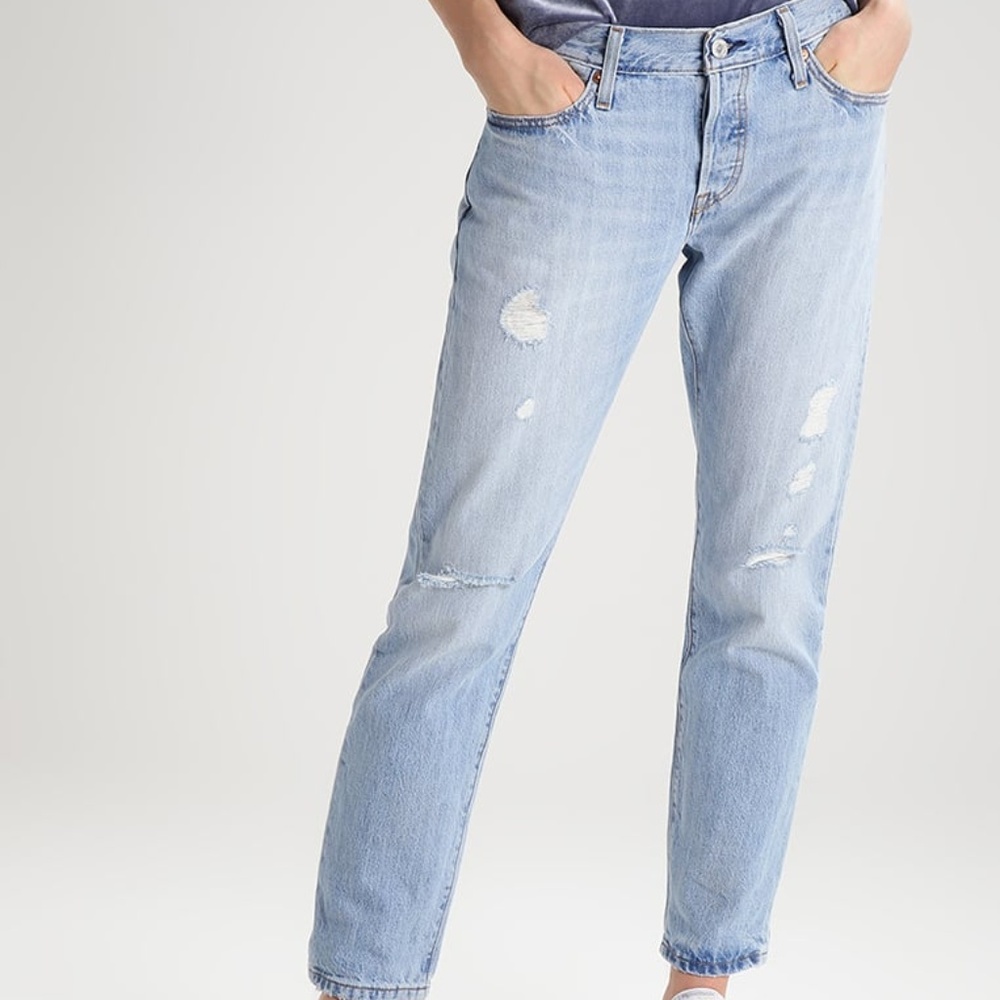 LEVIS 501C LIGHT WASH RIPPED JEANS